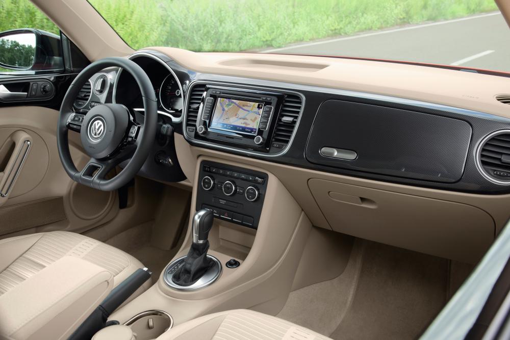 Volkswagen Beetle 3 поколение (2011-2019) Хетчбэк интерьер 