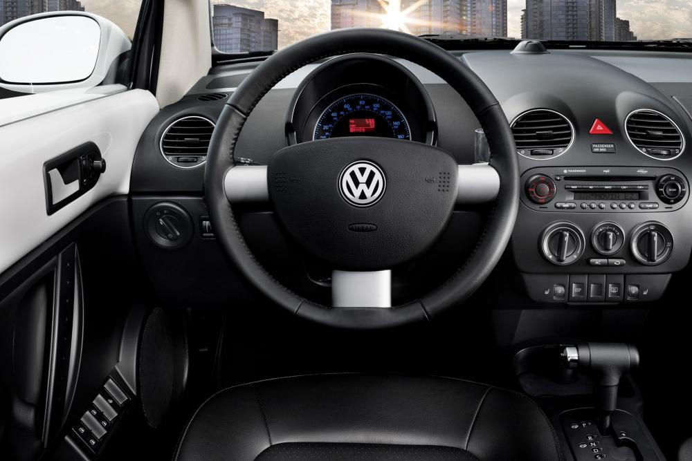 Volkswagen Beetle 2 поколение [рестайлинг] (2005-2010) Хетчбэк интерьер