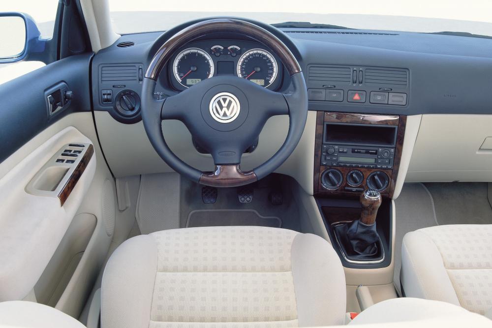 Volkswagen Bora 1 поколение (1998-2005) Седан интерьер 