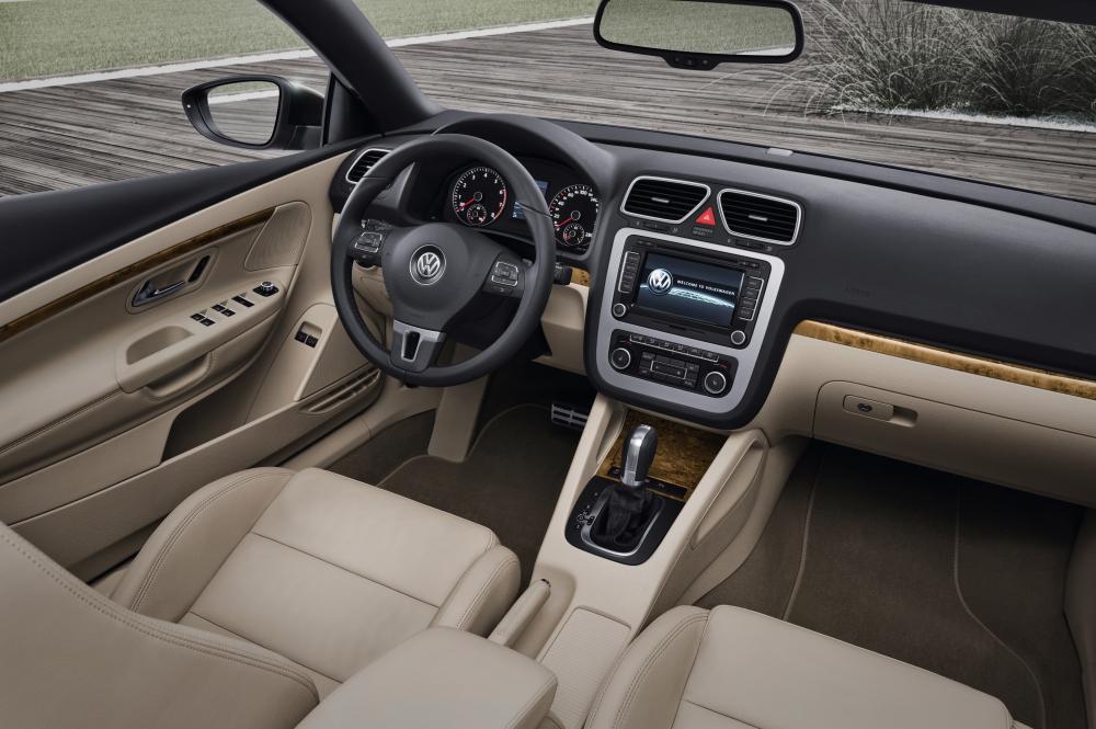 Volkswagen Eos 1 поколение [рестайлинг] (2010-2016) Кабриолет интерьер 