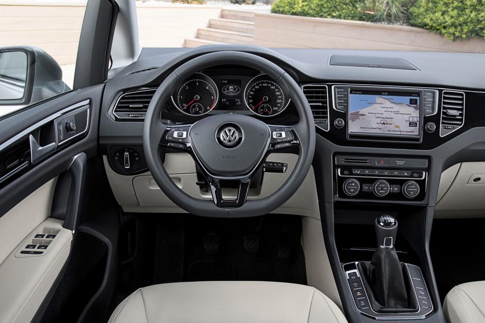 Volkswagen Golf 7 поколение (2014-2017) Sportsvan минивэн интерьер 