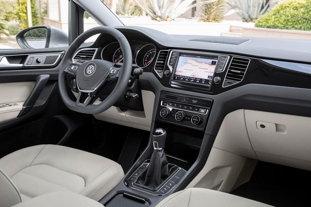 Volkswagen Golf 7 поколение (2014-2017) Sportsvan минивэн интерьер