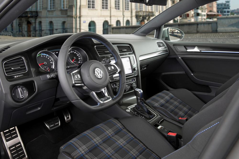 Volkswagen Golf 7 поколение салон