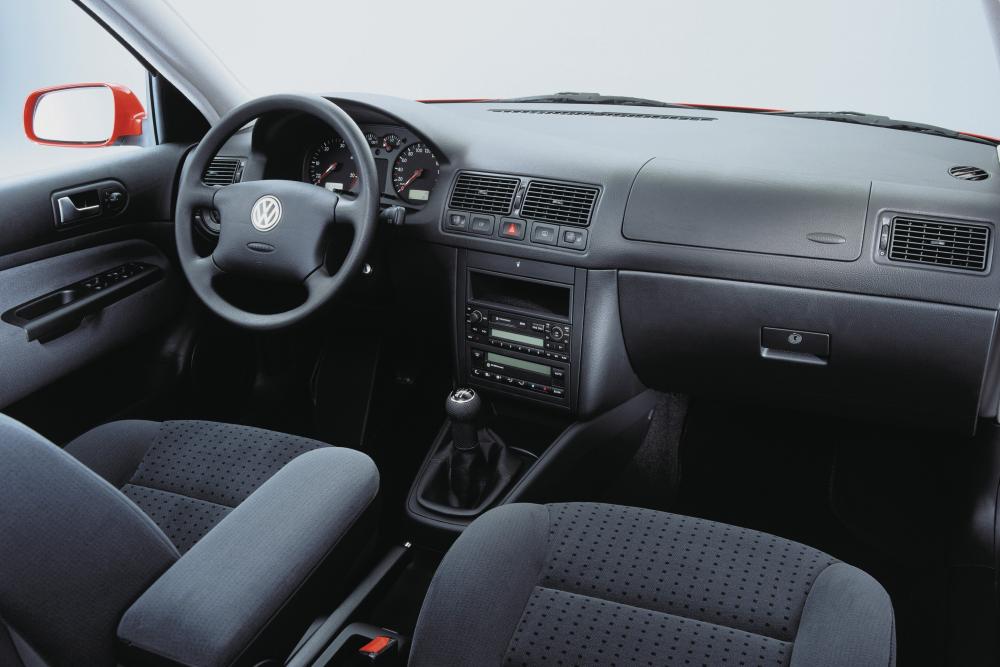 Volkswagen Golf 4 поколение (1999-2006) Универсал интерьер 