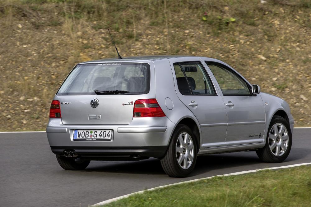 Volkswagen Golf 4 поколение динамика в повороте