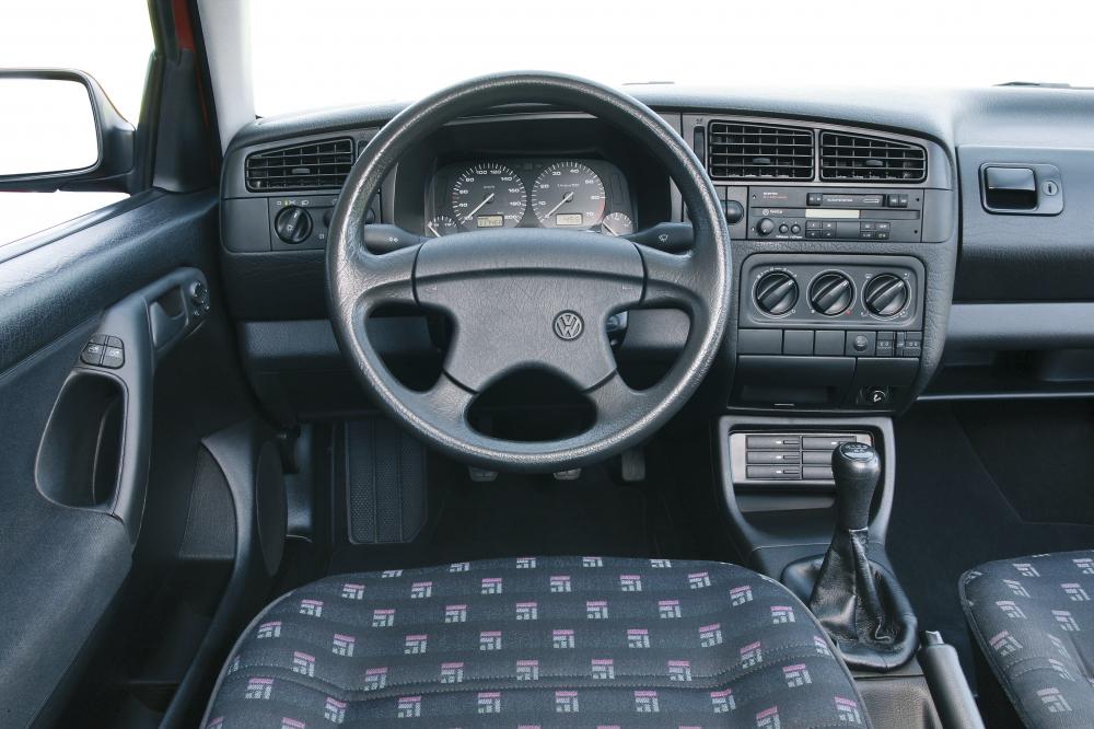 Volkswagen Golf 3 поколение интерьер 