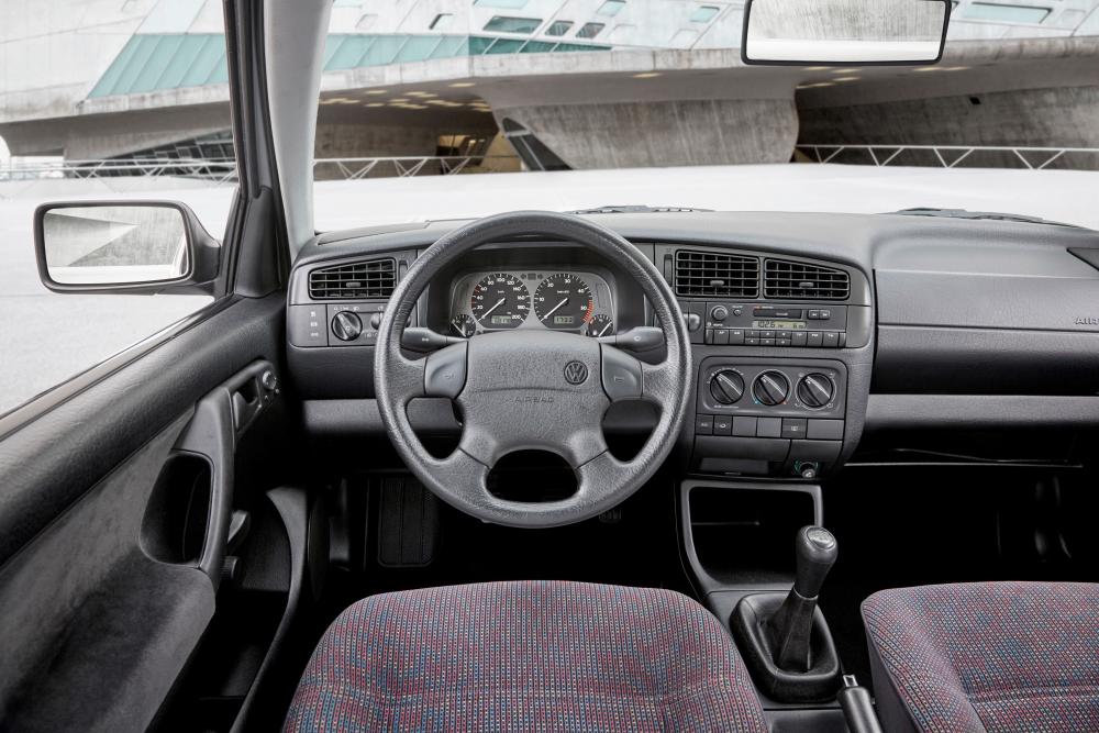Volkswagen Golf 3 поколение интерьер