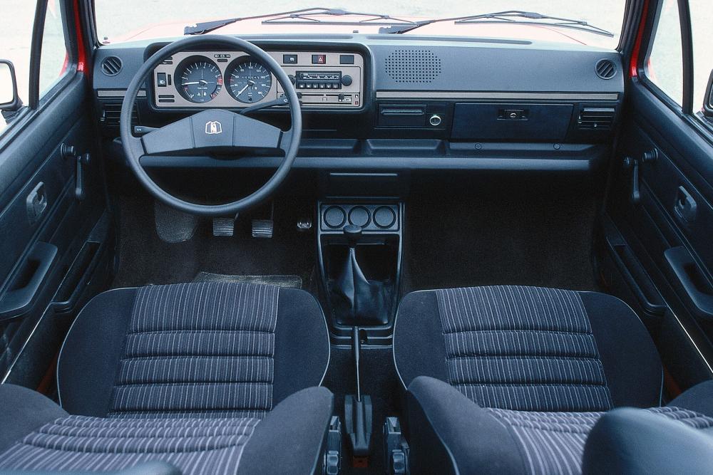 Volkswagen Golf 1 поколение (1979-1993) Кабриолет интерьер 