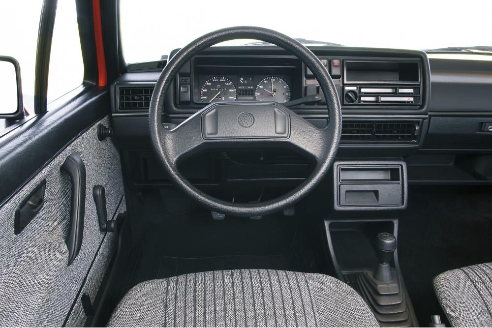 Volkswagen Golf 2 поколение панель приборов