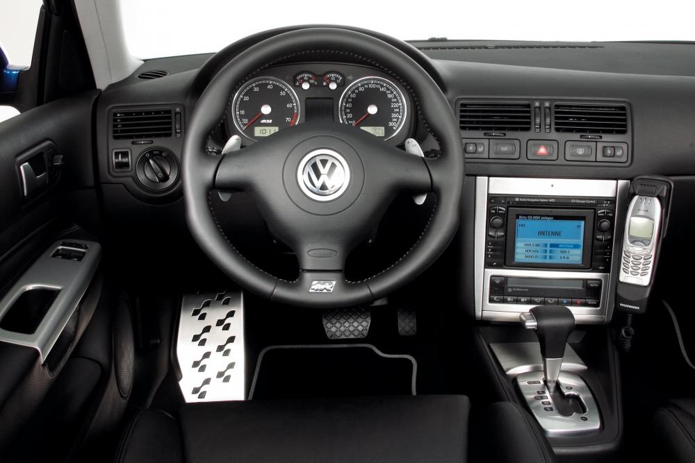 Volkswagen Golf 4 поколение (2002-2004) R32 хетчбэк 3-дв. интерьер 