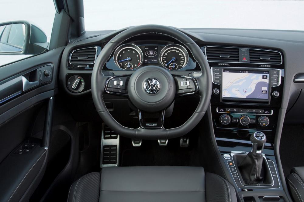 Volkswagen Golf 7 поколение (2013-2017) R хетчбэк 5-дв. интерьер 