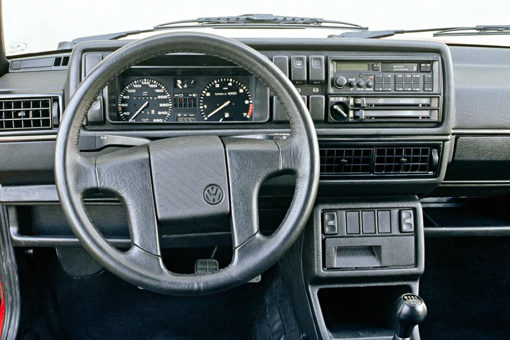 Volkswagen Golf 2 поколение (1989-1992) Rallye хетчбэк 3-дв. интерьер 