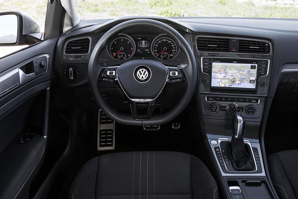 Volkswagen Golf 7 поколение (2015-2017) Alltrack универсал 5-дв. интерьер 