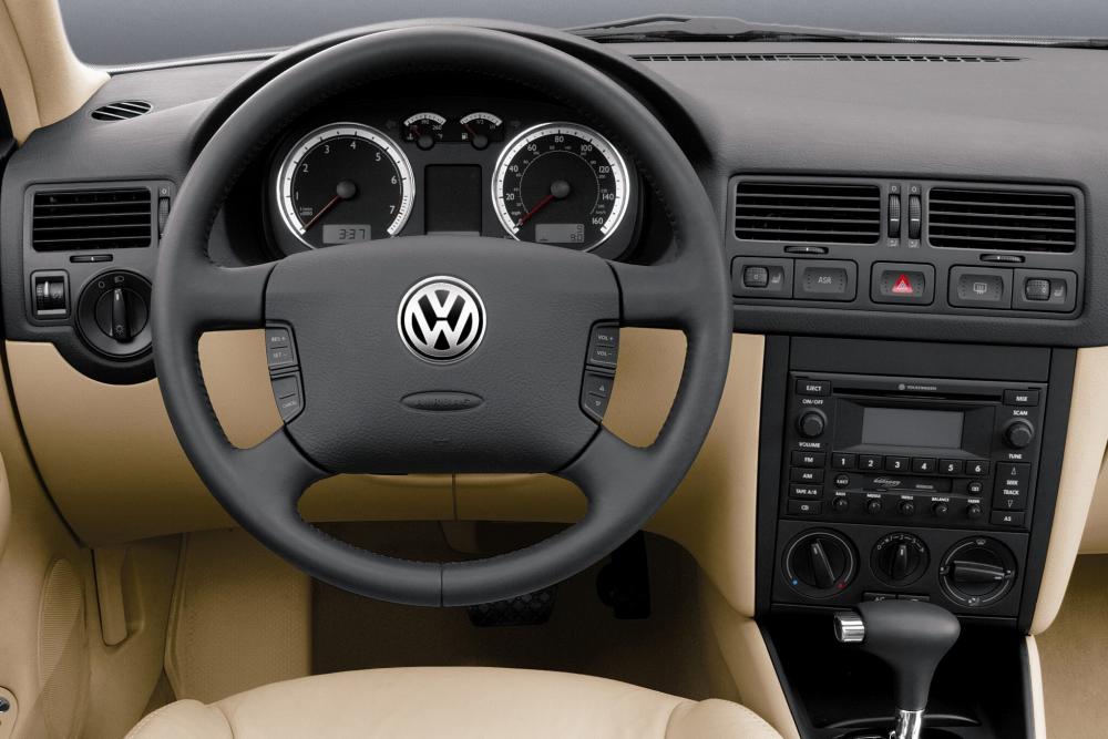 Volkswagen Jetta 4 поколение cедан интерьер 