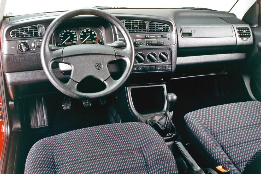 Volkswagen Jetta 3 поколение седан интерьер 