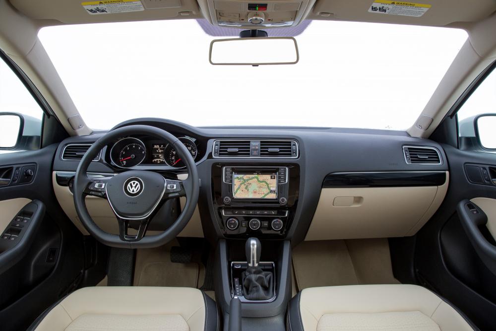 Volkswagen Jetta 6 поколение рестайлинг интерьер