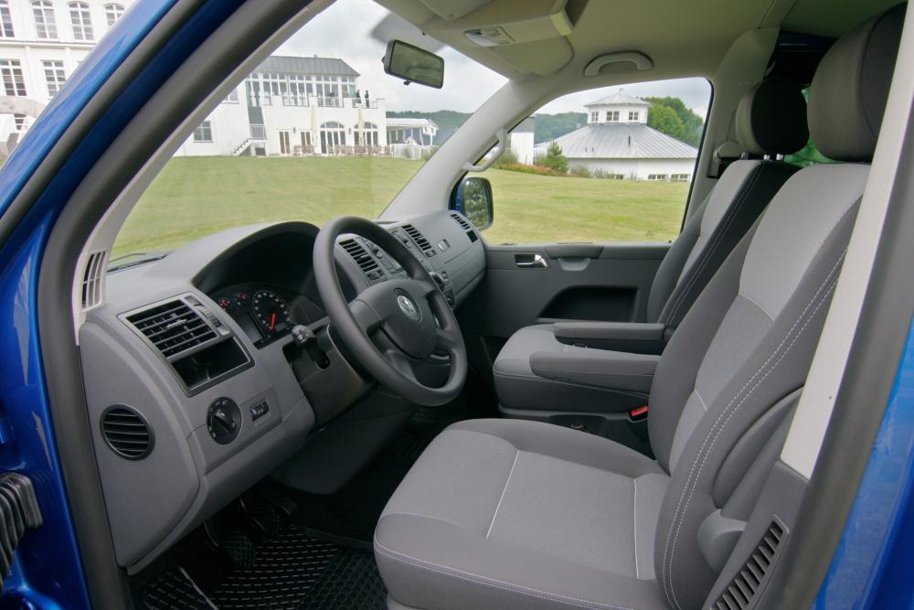 Volkswagen Multivan T5 интерьер
