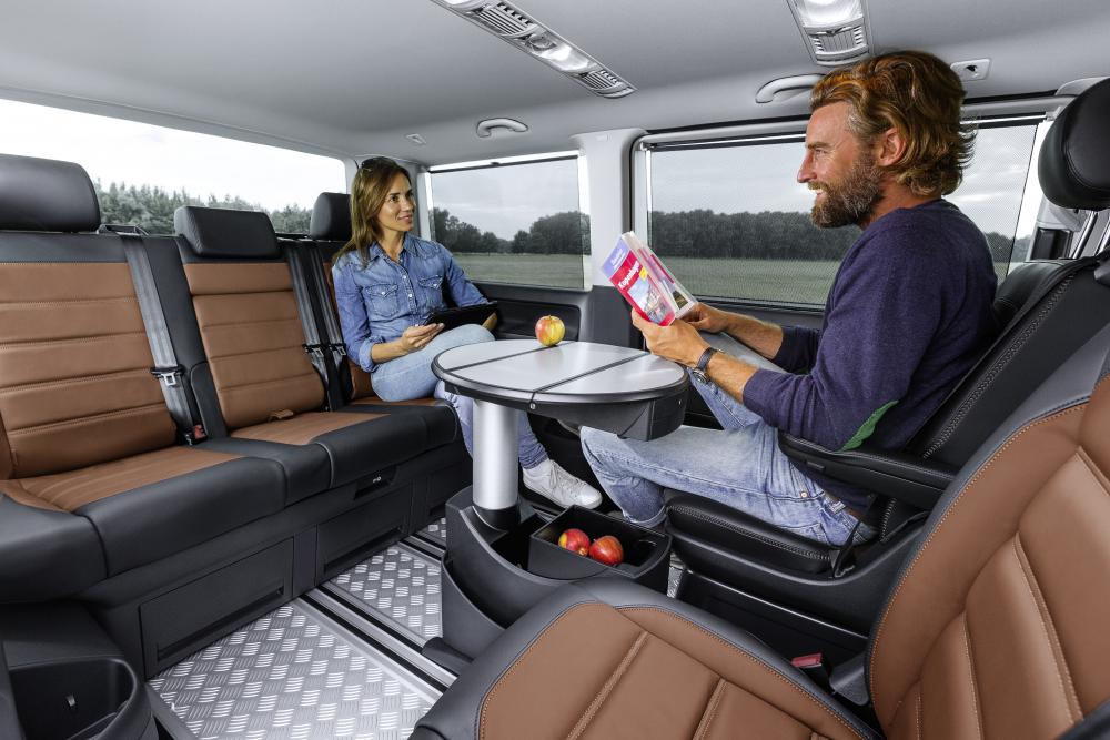 VW Multivan интерьер с пассажирами