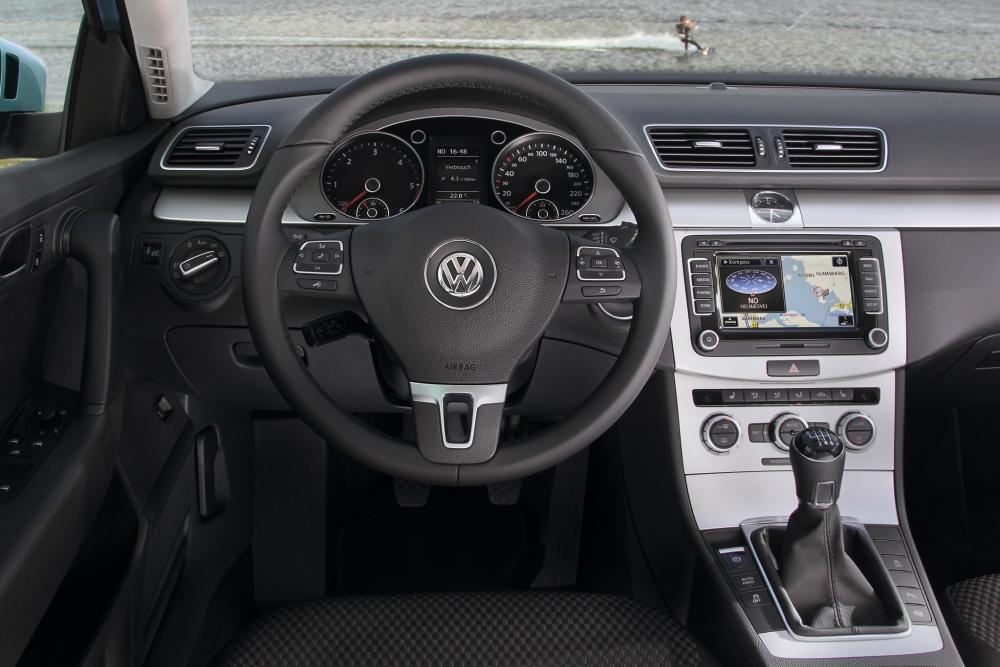 Volkswagen Passat B7 Variant интерьер 