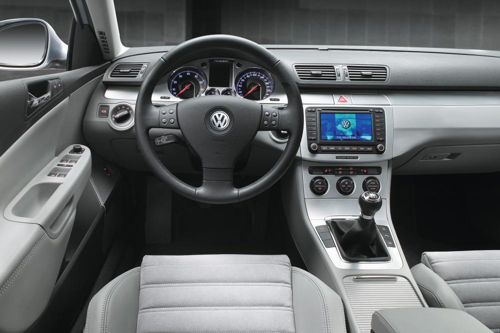 Volkswagen Passat B6 интерьер