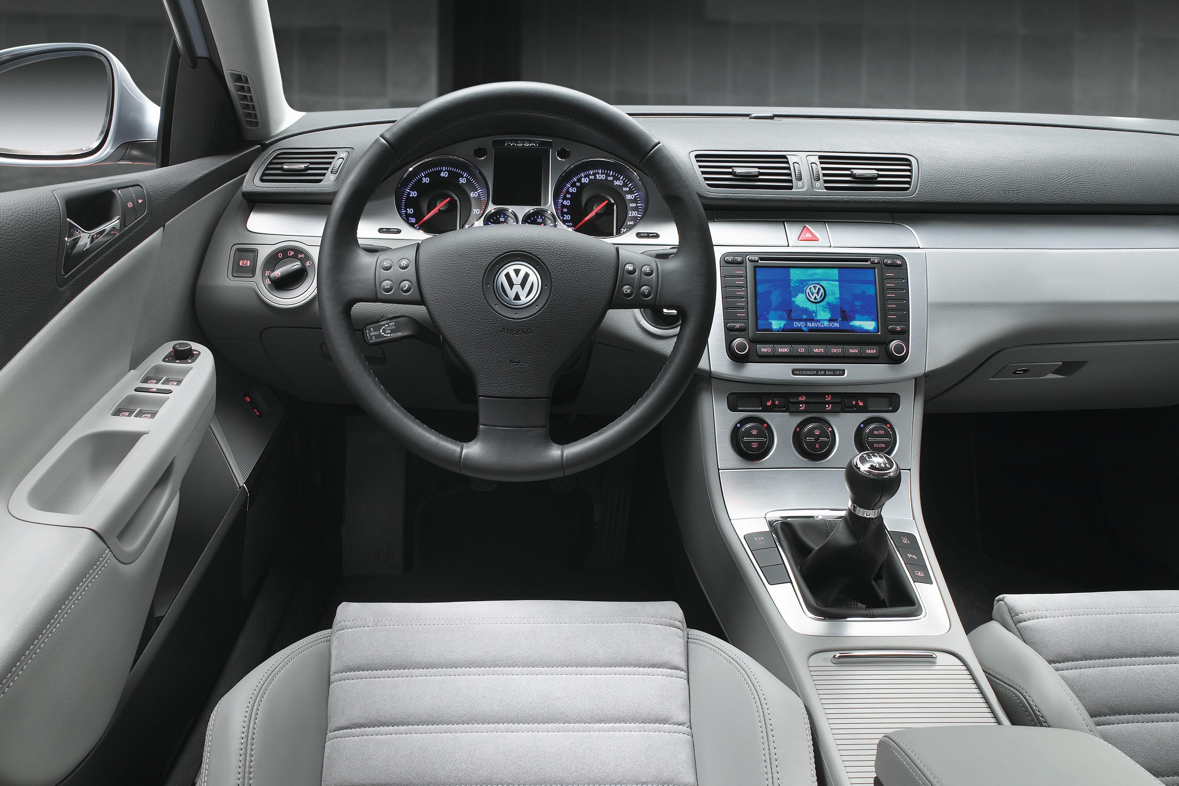 Что делает б6. Фольксваген Пассат b6 салон. VW Passat b6 салон. Фольксваген Пассат б6 седан салон. Volkswagen Passat b6 Interior.
