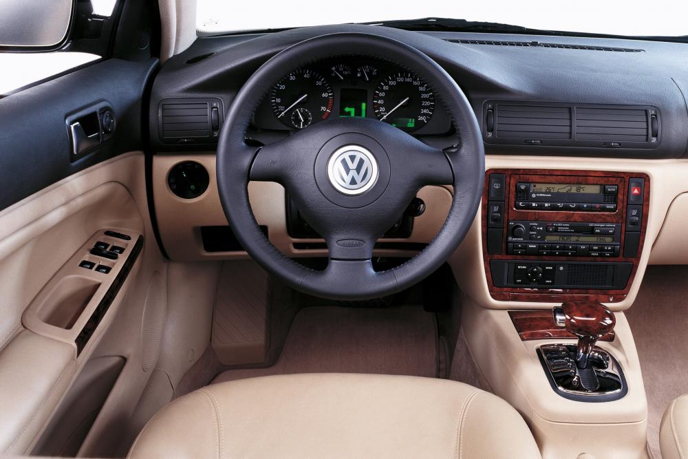 Volkswagen Passat B5 панель приборов