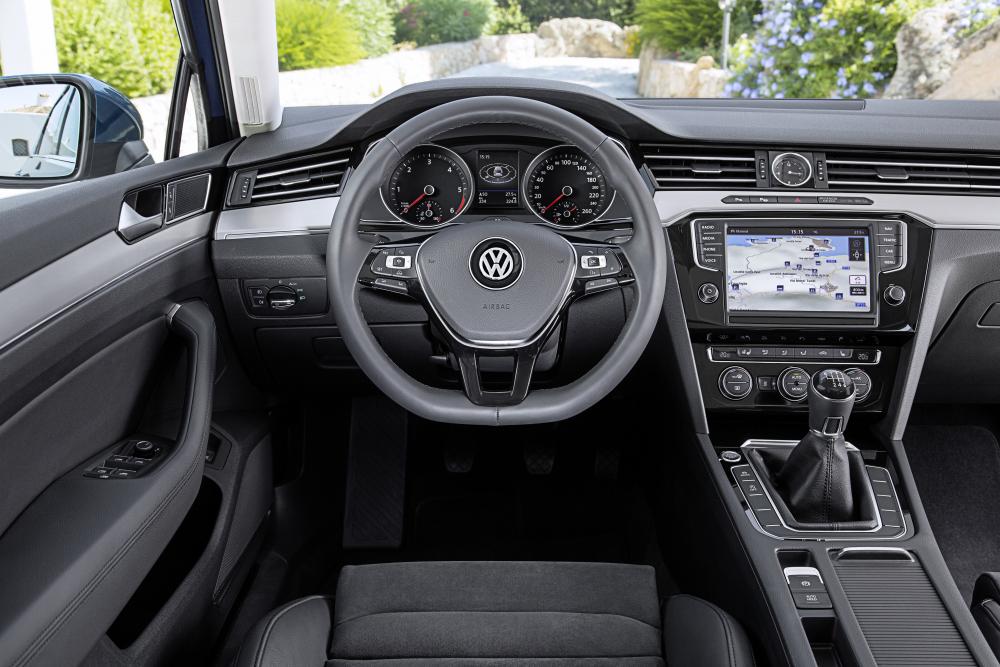 VW Passat 8 седан интерьер 