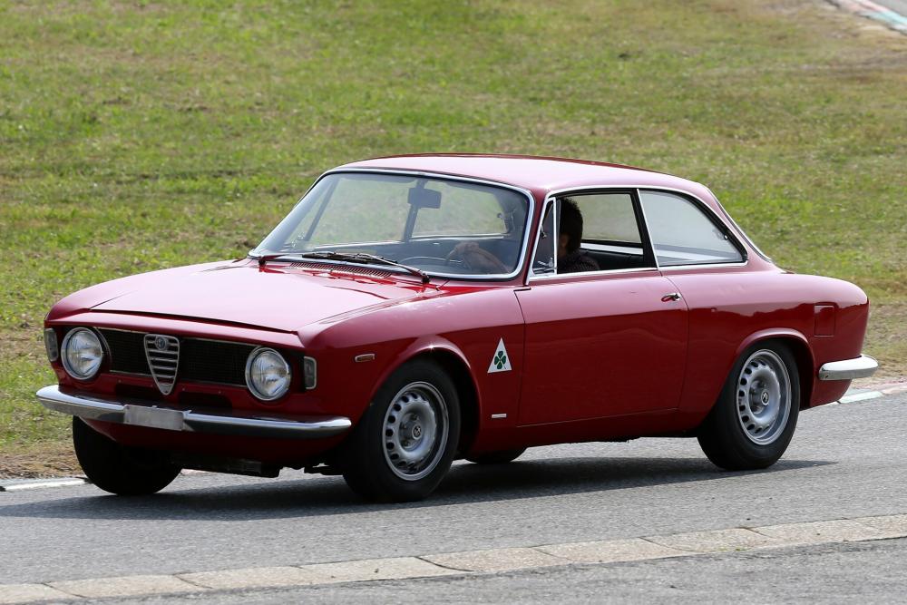 Alfa Romeo Giulia 105 (1962-1977) Sprint купе 2-дв.