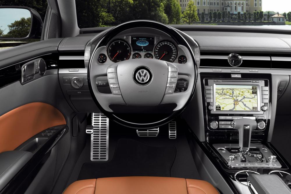 Volkswagen Phaeton 1 поколение [2-й рестайлинг] (2010-2016) Седан интерьер 