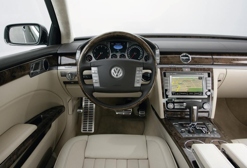 Volkswagen Phaeton 1 поколение [рестайлинг] (2008-2010) Седан интерьер 