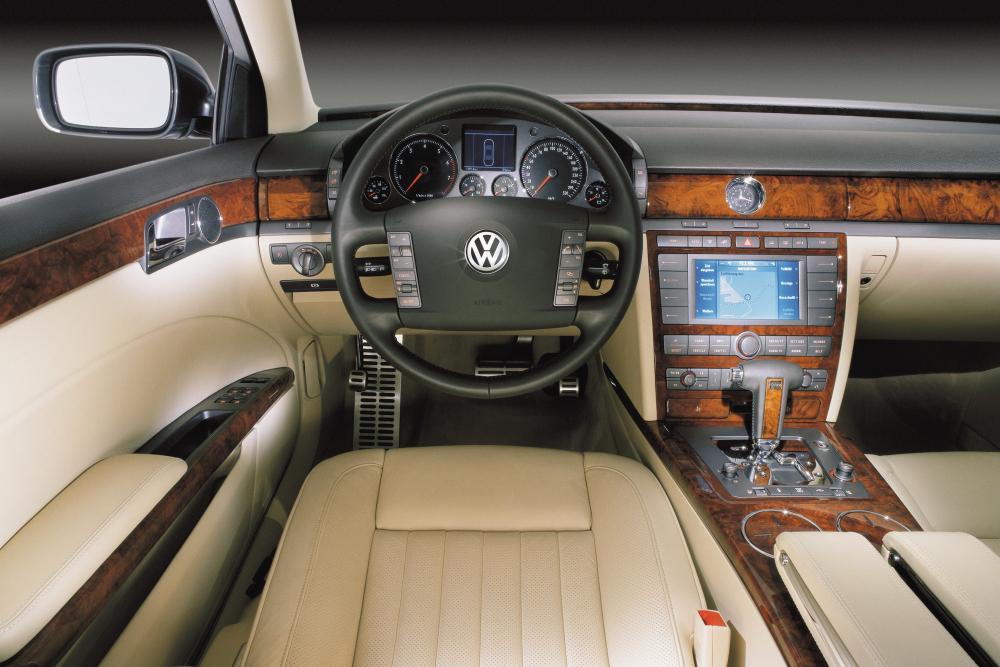 Volkswagen Phaeton 1 поколение (2002-2008) Седан интерьер 
