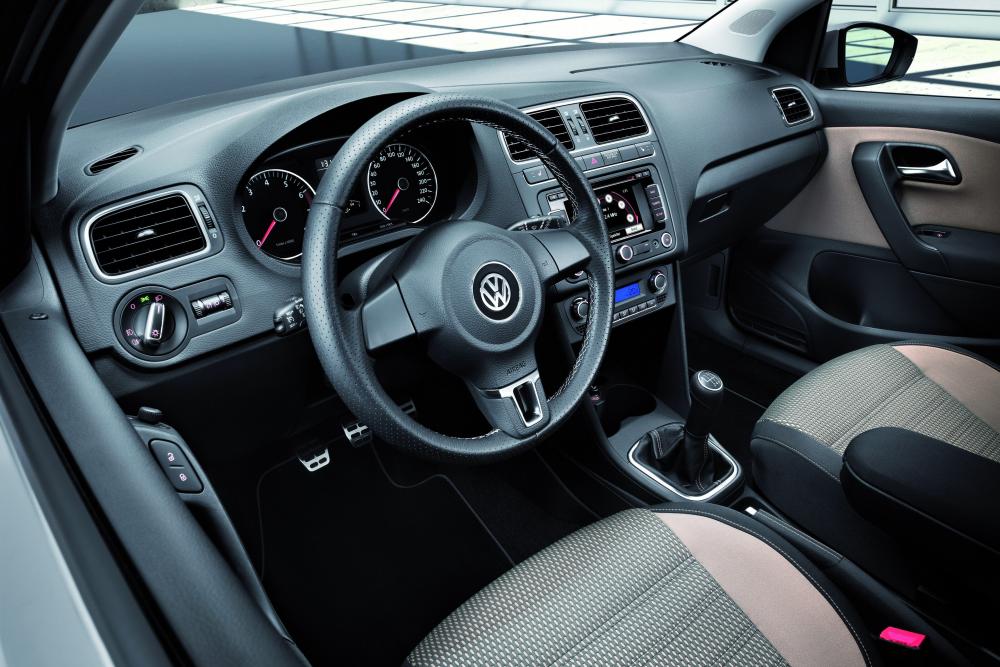 Volkswagen Polo 5 поколение (2010-2015) CrossPolo хетчбэк 5-дв. интерьер 