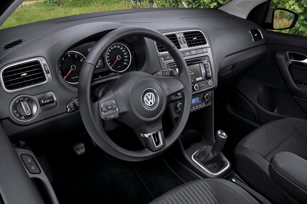 Volkswagen Polo 5 поколение интерьер 