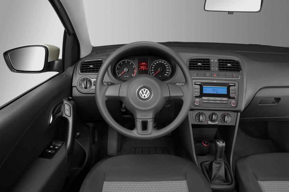 Volkswagen Polo 5 поколение cедан интерьер, торпедо