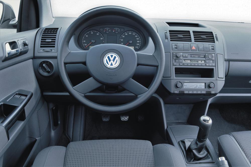 Volkswagen Polo 4 поколение панель приборов
