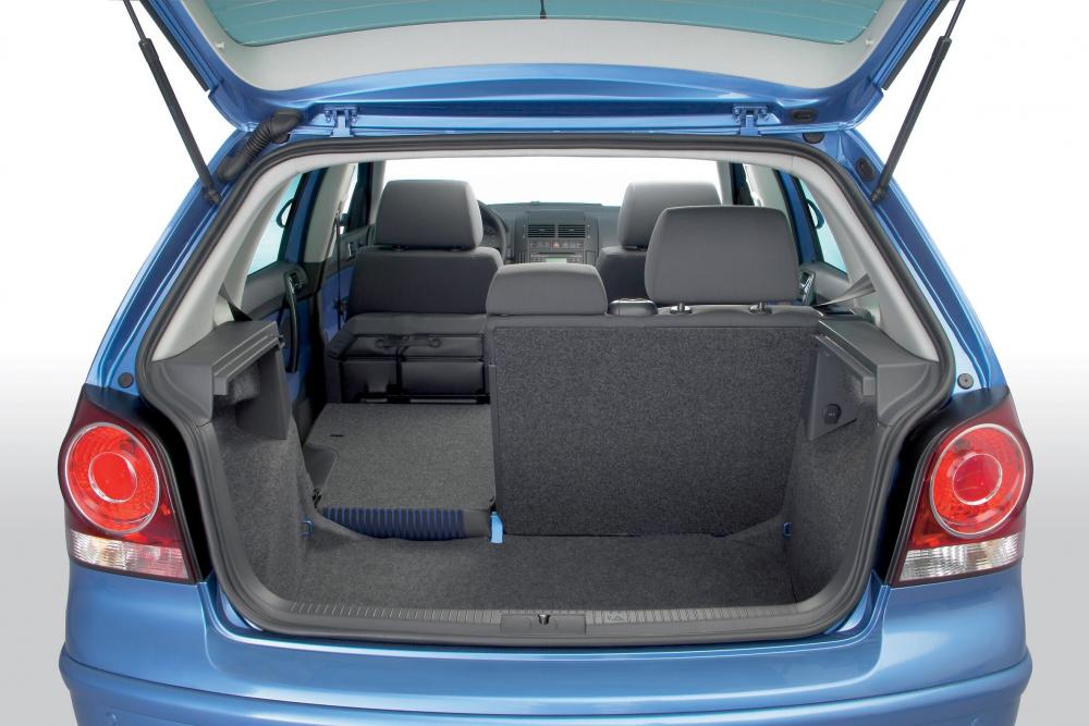 Volkswagen Polo 4 поколение рестайлинг интерьер багажник