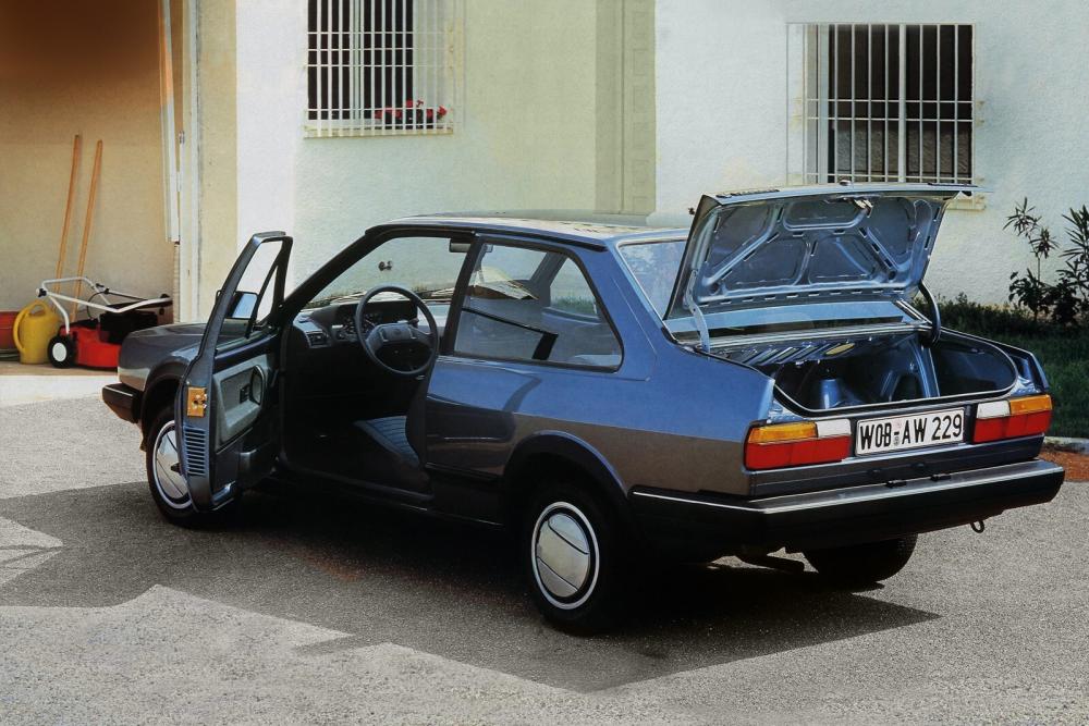 Volkswagen Polo 2 поколение седан 