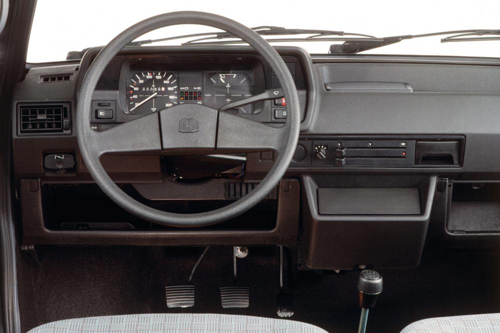 Volkswagen Polo 2 поколение Хетчбэк панель приборов