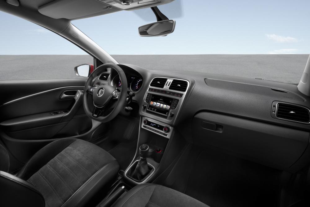 Volkswagen Polo 5 поколение хэтчбек интерьер