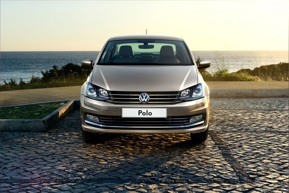 VW Polo вид спереди 