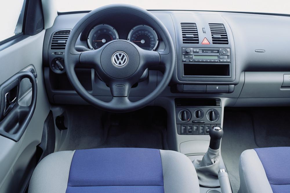 Volkswagen Polo 3 поколение рестайлинг панель приборов
