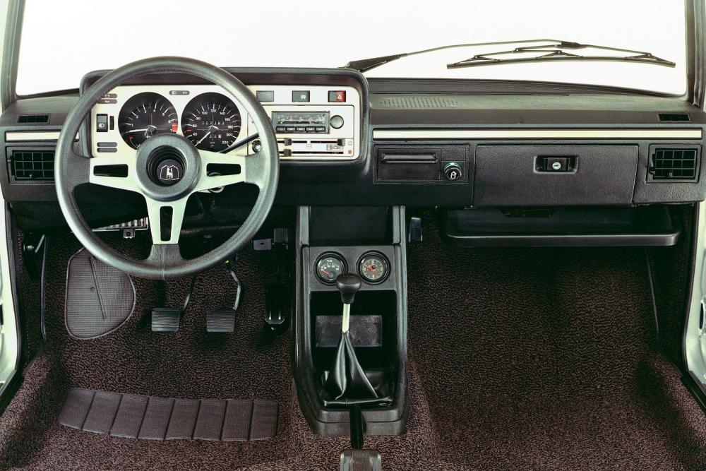 Volkswagen Scirocco 1 поколение (1974-1977) Хетчбэк интерьер 