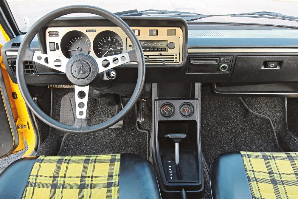 Volkswagen Scirocco 1 поколение (1974-1977) Хетчбэк интерьер 
