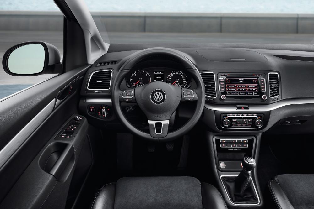 Volkswagen Sharan 2 поколение (2010-2015) Минивэн 5-дв. интерьер 