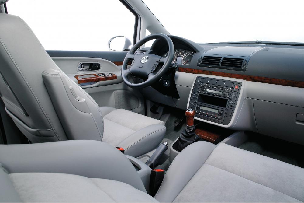 Volkswagen Sharan 1 поколение [2-й рестайлинг] (2003-2010) Минивэн интерьер 