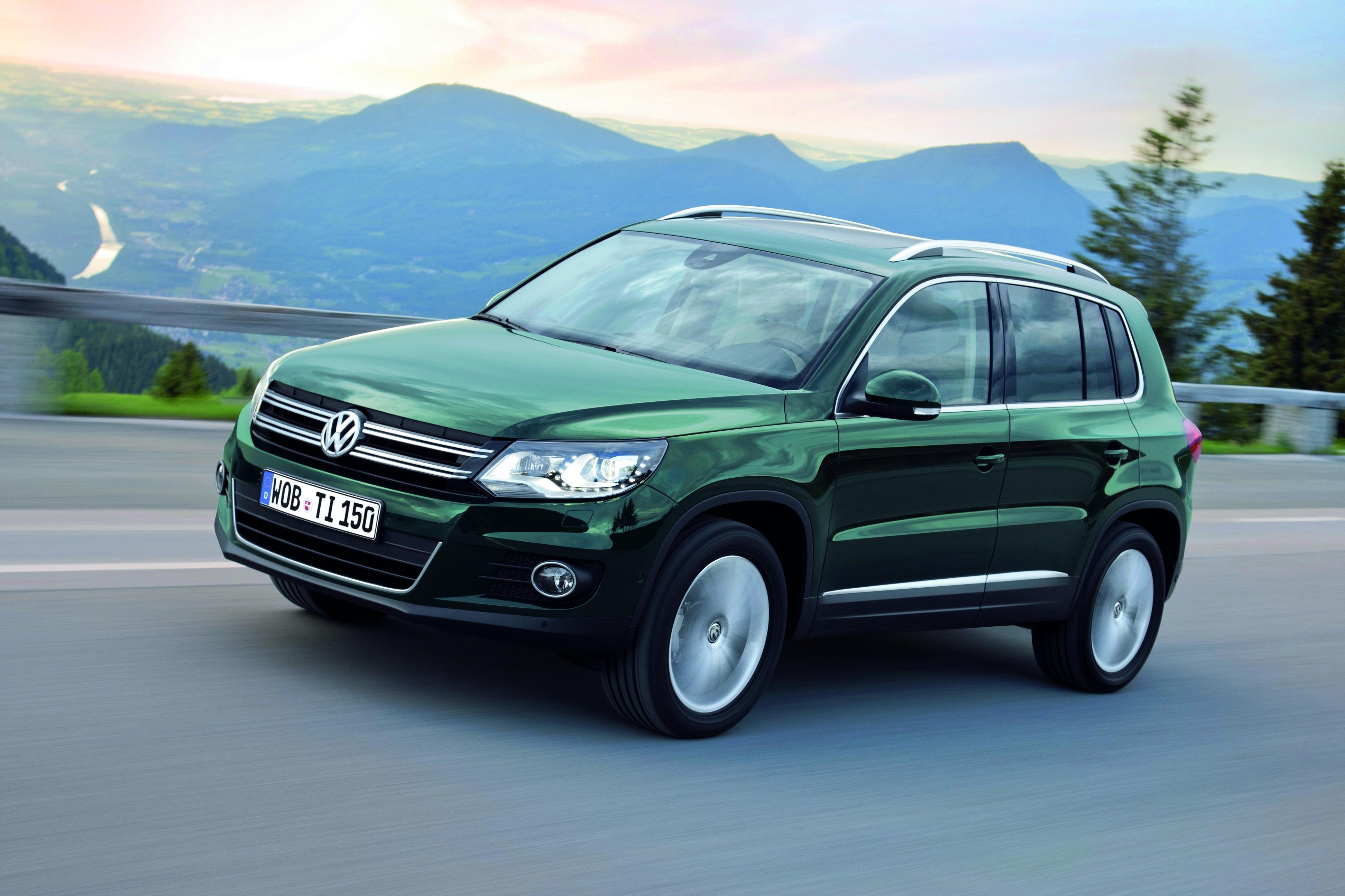 Фольксваген поставь. Фольксваген Тигуан новый 2011. Зеленый VW Tiguan 2. Изумрудный Тигуан Фольксваген. Фольксваген паркетник.