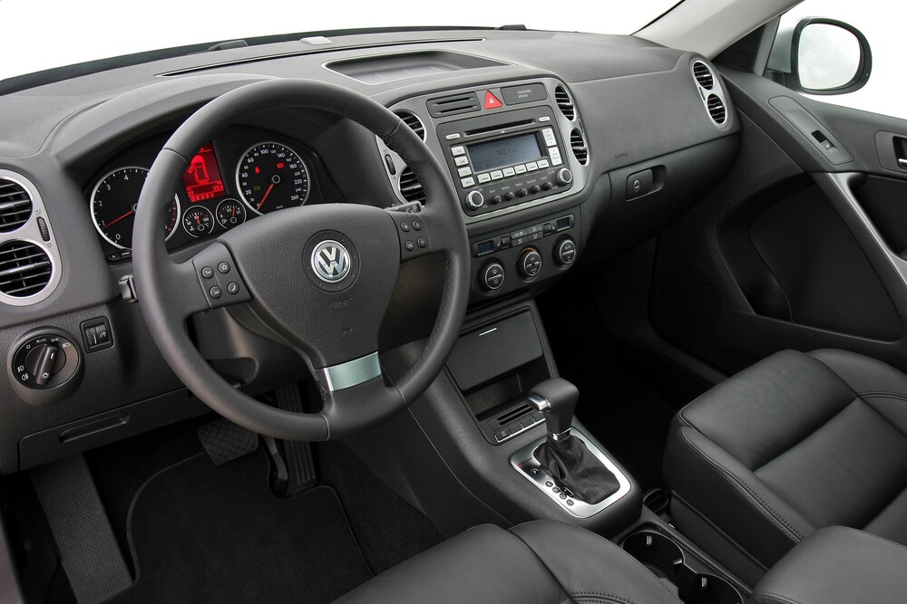 Volkswagen Tiguan 1 поколение салон