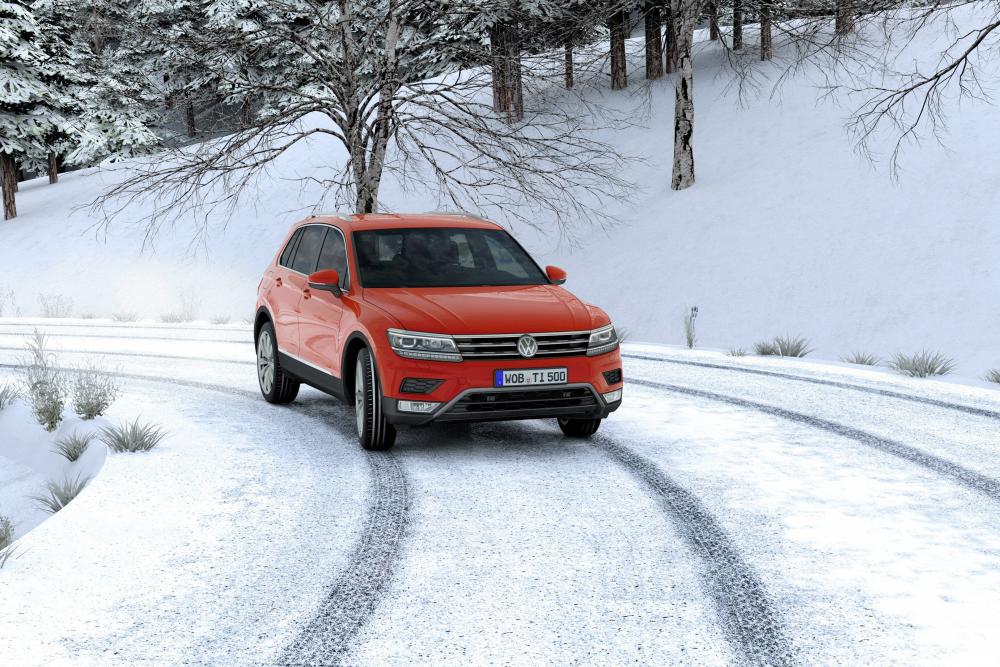 Volkswagen Tiguan 2 в горах, вид спереди