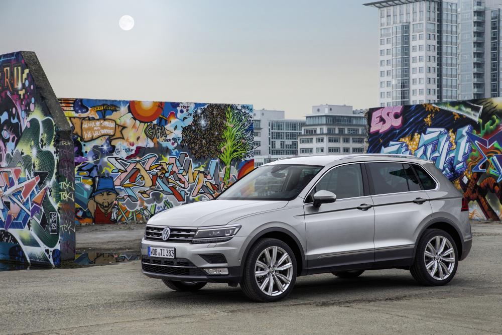 Volkswagen Tiguan 2 серебристый в Берлине