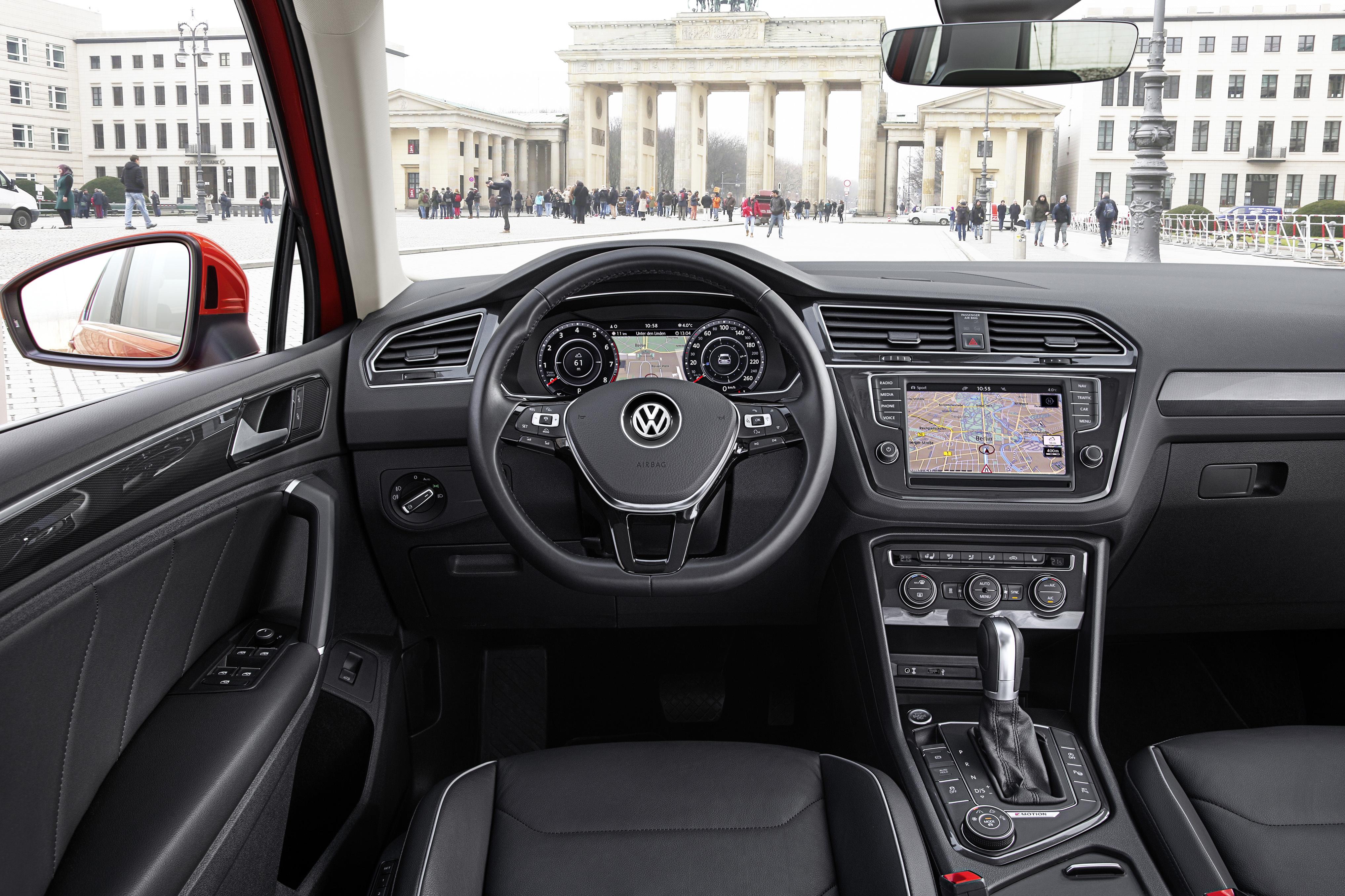 Фольксваген салон фото. VW Tiguan 2018 салон. Фольксваген Тигуан интерьер. Volkswagen Tiguan 2019 интерьер. Volkswagen Tiguan 2019 салон.